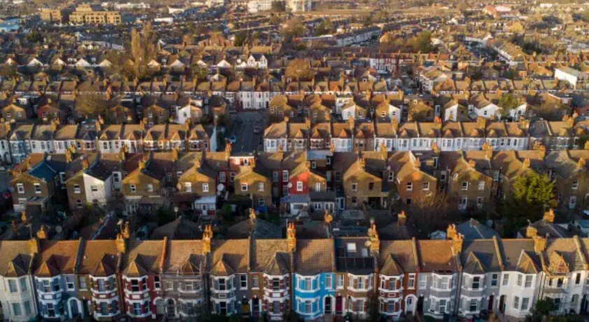 Οι τιμές των κατοικιών στη Βρετανία αυξάνονται για τέταρτο συνεχόμενο μήνα